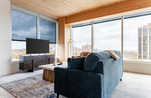 East Town Apartment | Landing Incredible 3BD Gym Pool