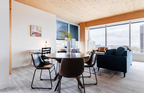East Town Apartment | Landing Incredible 3BD Gym Pool
