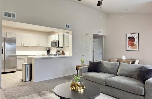 Belton Apartment | Landing | Modern 1BD, Clubhouse, Gym