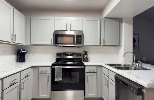 Belton Apartment | Landing | Modern 1BD, Clubhouse, Gym