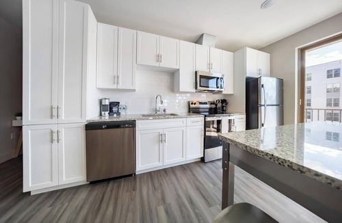 Tremont Apartment | Landing | Modern 1BD, Courtyard, Gym