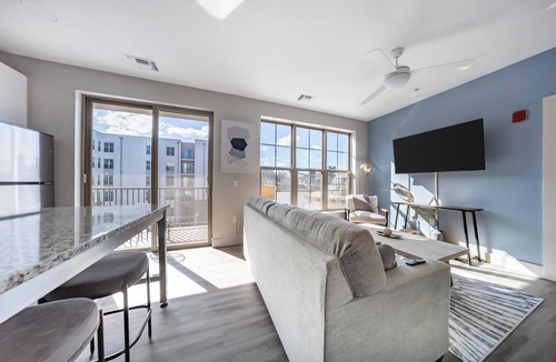 Tremont Apartment | Landing | Modern 1BD, Courtyard, Gym