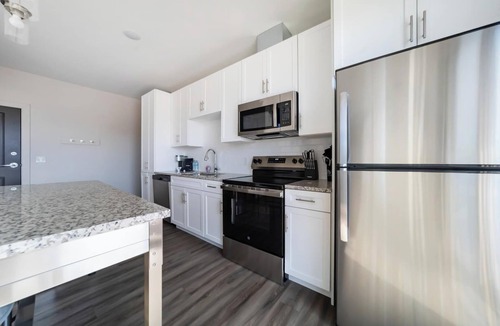 Tremont Apartment | Landing | Modern 1BD, Courtyard, Clubhouse