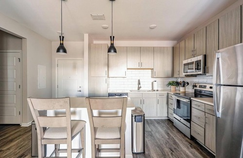 Covington Apartment | Landing | Modern 1BD, Gym, Pool