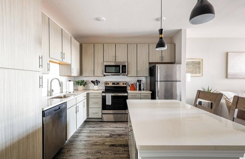 Covington Apartment | Landing | Modern 1BD, Gym, Pool