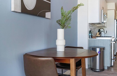 East Town Apartment | Landing | Modern 1BD, Gym, Pool