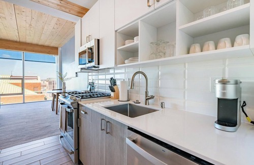 East Town Apartment | Landing | Modern 1BD, Gym, Pool