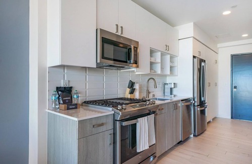 East Town Apartment | Landing | Modern 1BD, Gym, Pool
