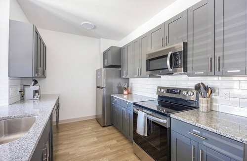 McCordsville Apartment | Landing | Modern 1BD, Gym, Clubhouse