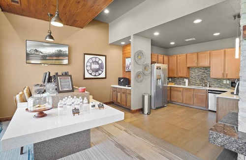 Jenks Apartment | Landing | Modern 2BD, Clubhouse, Pool
