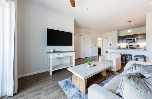Greenwich Apartment | Landing | Modern 2BD, Game Room, Gym
