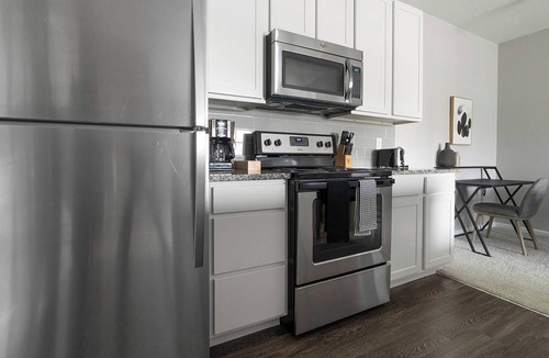 Northwest Columbus Apartment | Landing | Modern 2BD, Gym