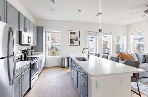 Dayton Apartment | Landing | Modern 2BD in Manhattan Harbour