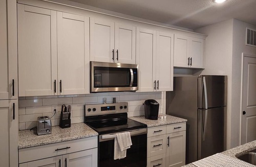Newberry Apartment | Landing | Modern 2BD, Pool, Gym
