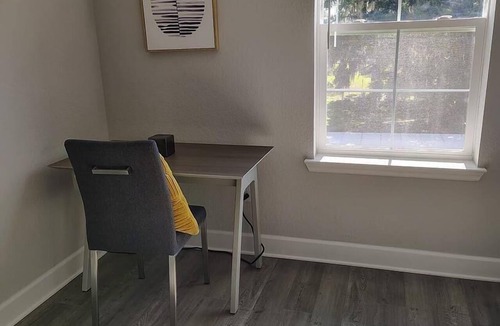 Newberry Apartment | Landing | Modern 2BD, Pool, Gym
