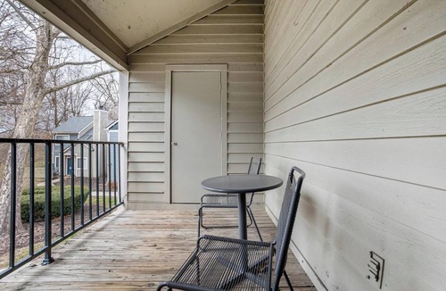 Indianapolis Apartment | Landing | Modern 2BD, Tennis Court, Gym