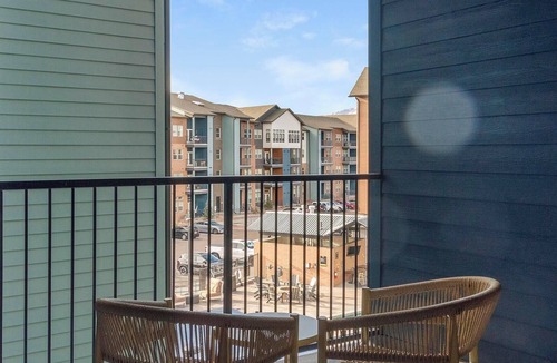 Northgate Apartment | Landing | Modern 2BD, Gym, Pool