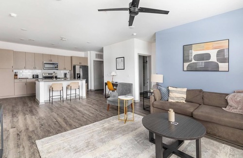 Coraopolis Apartment | Landing | Spectacular 2BD, Gym, Clubhouse