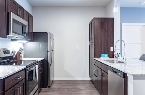Greenwich Apartment | Landing | Spectacular 2BD, Gym, Courtyard