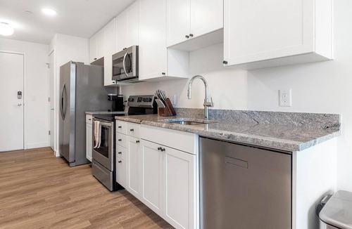 Greektown Historic District Apartment | Landing | Spectacular Studio, Gym, Clubhouse