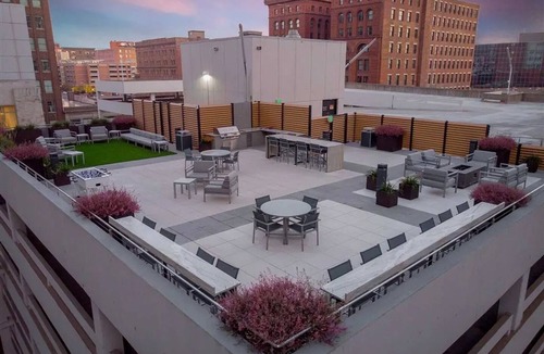 Downtown Kansas City Apartment | Landing | Spectacular 2BD, Gym, Yoga Studio