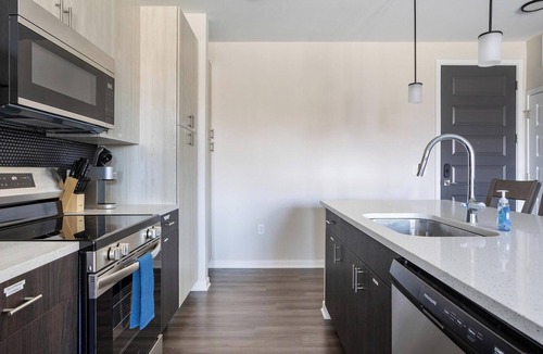 Near Northside Apartment | Landing | Stunning 1BD, Pool, Gym