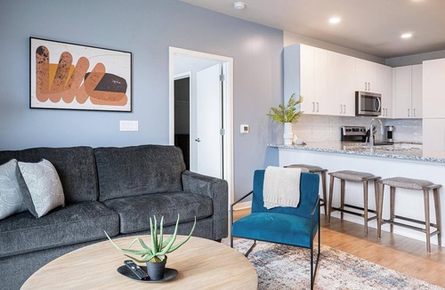 North Kansas City Apartment | Landing | Stunning 2BD, Gym, Courtyard