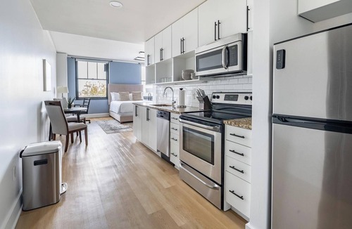 Financial District Apartment | Landing | Stunning Studio, Gym, Pool