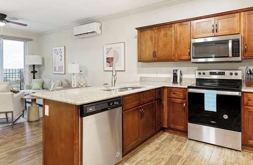 Overland Park Apartment | Landing | Stunning 3BD, Gym, Pool