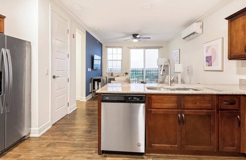 Overland Park Apartment | Landing | Stunning 3BD, Gym, Pool