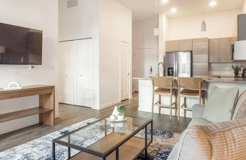 Northgate Apartment | Landing | Stylish 1BD, Pool, Gym