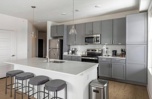 Dayton Apartment | Landing | Stylish 2BD in Manhattan Harbour