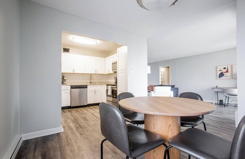 Fort Wayne Apartment | Landing | Stylish 2BD, Pool, Gym
