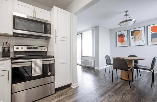 Fort Wayne Apartment | Landing | Stylish 2BD, Pool, Gym