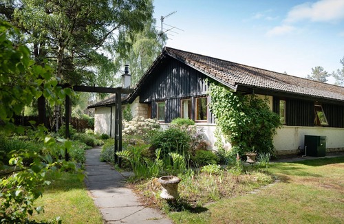 Nethy Bridge House | Langrick - a bungalow that sleeps 10 guests in 5 bedrooms