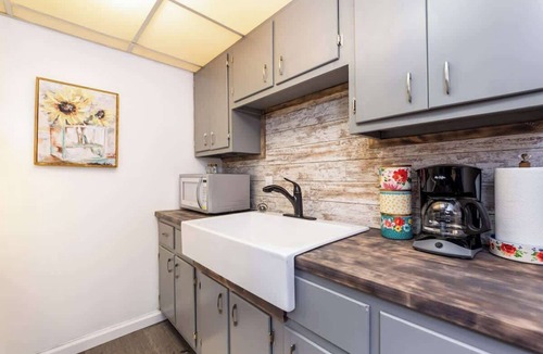 Lansing Apartment | Lansing Layover #12 I Project Runway