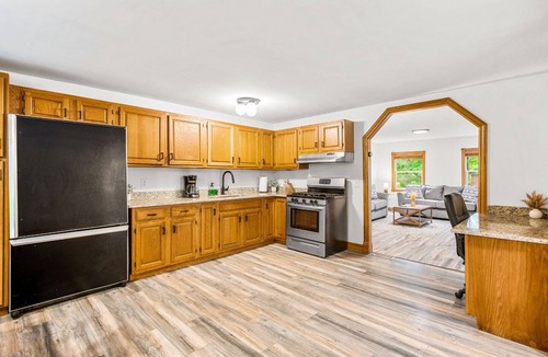 Mayfield House | lArbutus lSpacious lNear TC lBeach+Sauna+Hot Tub