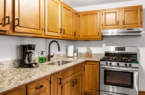Mayfield House | lArbutus lSpacious lNear TC lBeach+Sauna+Hot Tub