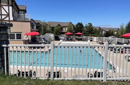Boyne Falls Resort | ☀️🌺 Large 2 BR suite at Boyne Mountain. 3 NITES. Full kitchen & LR. Sleeps 6.