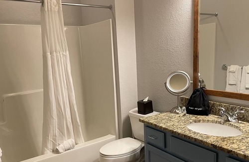 Boyne Falls Resort | ☀️🌺 Large 2 BR suite at Boyne Mountain. 3 NITES. Full kitchen & LR. Sleeps 6.
