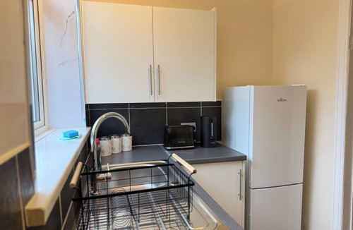 Fenham House | Large 3 bed house, 4 TVs, driveway parking.