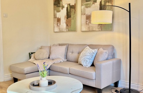 Fenham House | Large 3 bed house, 4 TVs, driveway parking.