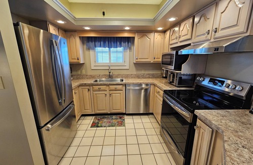 Dayton House | Large 3 Bedroom, 2 Bath Home, Premium Kitchen, Large Family & Living Rooms
