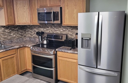 Zion Condo | LARGE 3 BEDROOM ON WOODED LOT, POOL, HOT TUB MIN TO PENNSTATE