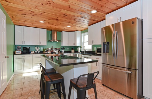Rimmon Heights House | Large 3 floor Townhome with Patio, Backyard and Sauna