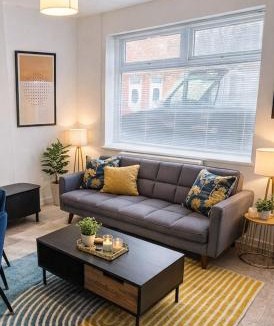 Chester-le-Street Villa | Large 4 bedroom house for Contractors, Large groups or Retreat sleeps 8 people in Durham - NO Smoking Indoor House