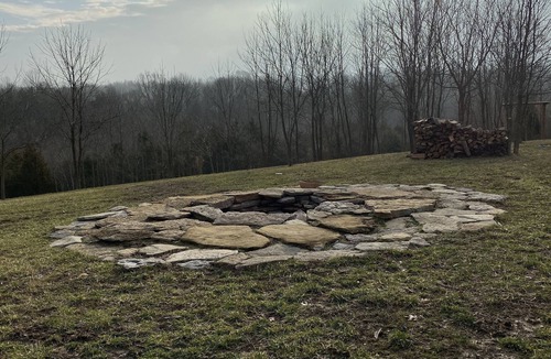Chaplin Cabin | LARGE BARN WITH LIVING AREA Bourbon trail Keenland close,