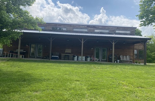 Chaplin Cabin | LARGE BARN WITH LIVING AREA Bourbon trail Keenland close,