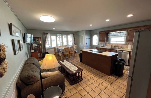 Seabrook House | Large Beach Apt | Lawn | Steps to the Beach