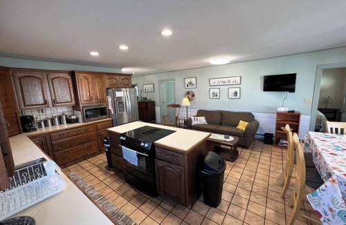 Seabrook House | Large Beach Apt | Lawn | Steps to the Beach